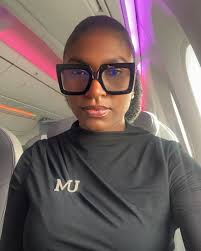 Blessing finds me here Favour finds me here I'm covered by the one who hold  the world No stress yourself You can't fight my blessings You can't stop my  grace Na follow