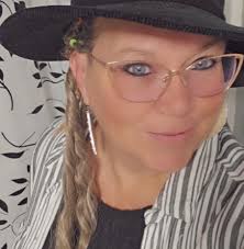 Chi behavior with door scratching and barking for attention