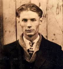 Who was born in Blue Diamond Coal Camp, Kentucky?