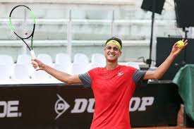 Lorenzo sonego took the biggest win of his career by defeating dominic thiem in 3.30 hours and saving a match point in the third round of the internazionali bnl d'italia… by giulio gasparin 1 day ago. Atp Sardegna Trionfa Sonego Quarto Italiano In Top30 Ok Tennis