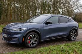 Somewhere along the way, ford execs realized that if the company wanted to sell its new ev in meaningful quantities, it would have to build something people could get excited about. Ford Mustang Mach E Bewertung Elektrisch Aber Ein Echter Must
