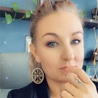 Cassie Nielsen's Instagram, Twitter & Facebook