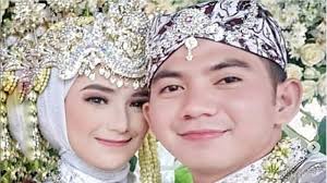 (lagi) beradaptasi, dihajar lagi sama pemberitaan. Kisah Taaruf Pernikahan Rizki Da2 Dan Nadya Mustika Rahayu