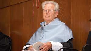Hans küng was born on march 19, 1928 in sursee, lucerne, switzerland. Iyzmjtjz9s8dvm