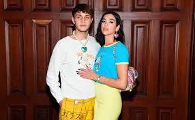 The remix album from dua lipa & the blessed madonna. Wow Was Fur Eine Veranderung Dua Lipa Hat Jetzt Rosegoldene Haare