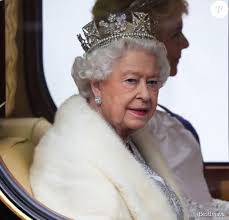 These examples may contain colloquial words based on your search. Elizabeth Ii La Reine D Angleterre Prend Une Decision Forte Cote Mode Purepeople