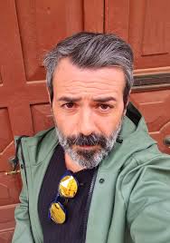 Augurando a tutti di trascorrere una Buona Pasqua, sono lieto di aver fatto  resuscitare anche il mio profilo acherato in precedenza. Un abbraccio a  tutti... ❤️