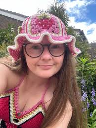 Strawberry Bucket Hat häkeln Muster, Erwachsene und Kinder Sommerhut