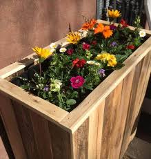 This list of diy planters has projects for outdoor spaces of every shape and size. Diy Recycled Pallet Planter Box 101 Pallets