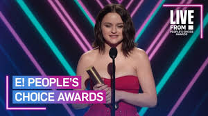 Ahora, la joven se volverá a ver obligada a elegir entre su mejor amigo, lee flynn (joel courtney), o el hermano de éste y el amor de. Joey King Revela La Fecha De Estreno De The Kissing Booth 3