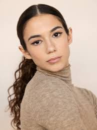 Elsa Valentin's Instagram, Twitter & Facebook