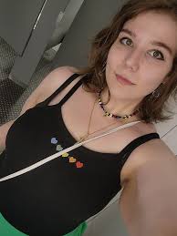 Hello! I'm a 25 year old female, recently graduated with a Bachelors in  Theater from UMass Amherst. I'm looking to move out to the Cambridge area  with a hopeful January 1st start