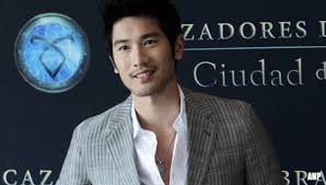 Actress helen hayes, considered the first lady of the american stage, and her husband. Transport Online 35 Jarige Acteur En Model Godfrey Gao Overleden Na Tv Opnames Chase Me
