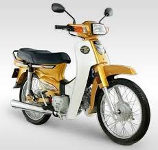 Inilah cara naik motor kopling ala dilan yang bakal bikin cewek kesengsem saat kamu memakai motor kopling! Newbie In Motorcycle