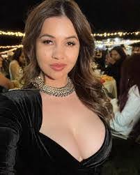 Halie Love's Instagram, Twitter & Facebook