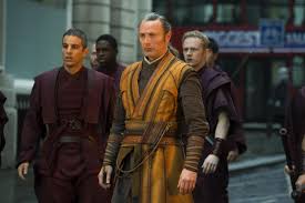 Doctor strange is a 2016 american superhero film based on the marvel comics character of the same name. Recenziya Na Film Doktor Strendzh