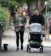 Ant mcpartlin looks happy and relaxed in rare family photo. Fans Convinced They Have Seen Ant Mcpartlin Meet Declan Donnelly S Baby Hello