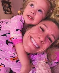 Aimee Gore's Instagram, Twitter & Facebook