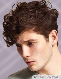 trendy wavy medium mens hairstyles wavymediummenshairstyles frisuren herrenfrisuren lockige haare
