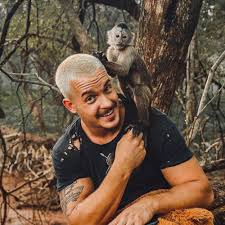 My mission is to reach as many people as possible and educate them about the wildlife and the beauty of the animal kingdom. Selain Panji Ini 8 Influencer Pecinta Binatang Yang Boleh Kamu Ikuti