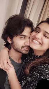 Hruta Durgule: युरोप मध्ये सुरू आहे हृता दुर्गुळेचा सेकंड हनिमून..