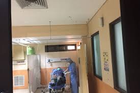 Rsud bekasi memiliki kapasitas 265 tempat tidur namun pasien yang berdatangan sudah melebihi kapasitas tersebut. Igd Rsud Bekasi Penuh Pasien Yang Hasil Pcr Belum Keluar Menunggu Di Tenda Darurat