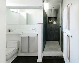 Meskipun ukuran kamar mandi ideal dengan bathtub sebaiknya cukup luas dan leluasa untuk bergerak, bukan berarti kamar mandi kecil anda tidak bisa dipasangi bathtub. Model Kamar Mandi Minimalis Tanpa Bathtub Yang Unik Dan Menarik