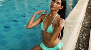 She had the true pleasure of meeting this nude