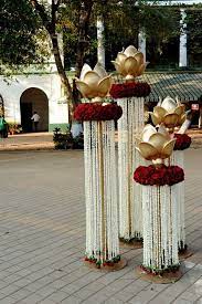 An Outdoor Mumbai Wedding At Mahalaxmi Race Course Ameesha Jai Indian Wedding Decorations Wedding Stage Decorations Stage Decorations