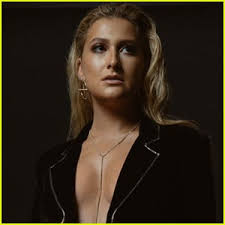 Lexxi Saal Releases New Song 'Break a Bottle'