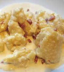 Mehlknepp Pfalzerart Mehlknodel Mehlklosse Mit Specksahnesosse Rezept Mehlklosse Rezepte Dampfnudeln Rezept