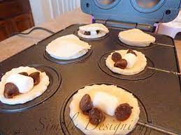 S More Pies Using Babycakes Pie Pop Maker Pie Pops Cupcake Maker Recipes Pies Maker