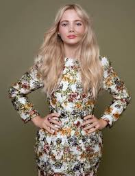 Freya Allan - Free pics, galleries & more at Babepedia