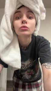 xowieologist (@xowieundercover)'s video of Hair Rollers On Short Hair