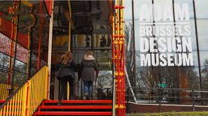 La chaise longue le spécialiste du cadeau original. Le Design Museum Brussels Met A L Honneur Un Siecle D Histoire De La Chaise Bx1