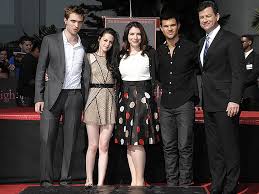 Check spelling or type a new query. Midnight Sun Novo Livro Da Saga Crepusculo Sera Lancado Em Agosto Nos Eua Anuncia Autora Pop Arte G1