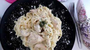 Fara smantana, cu sosul ingrosat cu faina si atat. Spaghete Carbonara Cu Piept De Pui Espaguetis A La Carbonara Youtube