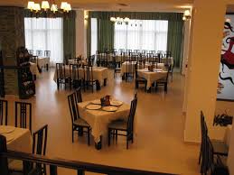 Hotelul dispune de o baza de tratament moderna inaugurata in 2012 dotata cu aparatura de ultima generatie, un restaurant modern si elegant cu o capacitate de 200 de. Oferte Hotel Orizont Cozia Calimanesti Romania 2021