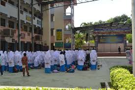 My Small World Perjalanan Dania Ke Sekolah Menengah