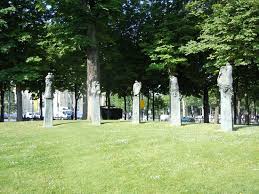 René hardy was caught and released by the gestapo, who had followed him to the meeting at the doctor's house. Les Sculptures Picture Of Monument A Jean Moulin Paris Tripadvisor