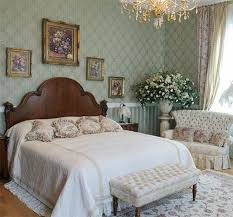 Victorian design or themes are inspired by the victorian era when queen victoria was in power and she had a good royal taste which you would be able to see in the victorian bedroom decors. Pin On Bedroom Design