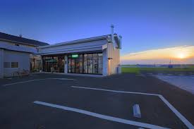 active designが手がけた店舗デザイン 農業用倉庫をリノベーション こだわりの自家焙煎コーヒー豆の販売と カフェスペースでゆっくり珈琲を堪能することもできる 店舗デザイン 改装 デザイン