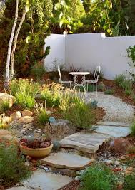 Clientii cumpara online mai ieftin decat in depozite si hypermarketuri! Cum Sa Decorezi Gradina Ieftin Folosind Piatra Naturala 5 Idei Deosebite