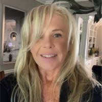 Colleen Burr's Instagram, Twitter & Facebook