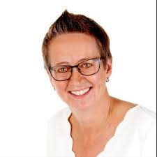 Melanie Pol's Instagram, Twitter & Facebook