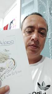 MARIPOSA IMAGINARIA El Maestro German Guevara Gutierrez en su ejercicio del  trazo. Hice una nueva visita al Sr. Germán Guevara, arquitecto y creador  del trotador obra de arte icónica. La visita se