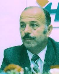 U SPOMEN NA DRAGUTINA PERIĆA KOJI SE 16. LIPNJA 2008. GODINE PRESELIO U  SJEĆANJE HRVATSKOG NARODA OPĆINE KONJIC HRVATSKA DEMOKRATSKA ZAJEDNICA  KONJIC Inicijatori utemeljenja HDZ-a Konjic 15. srpnja 1990. su: Dragutin  Perić (