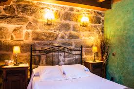 Una casa rural con capacidad de alojamiento de 2 a 5 personas, pero especialmente pensada para el turismo rural en pareja. Casas Rurales En Sierra De Gredos Alojamiento Rural En Navaluenga Casas Con Encanto Turismo Rural El Mirador Del Alberche En Avila 615110449 Casas Rurales En Gredos Casas Rurales En Avila El Mirador Del Alberche Alojamientos