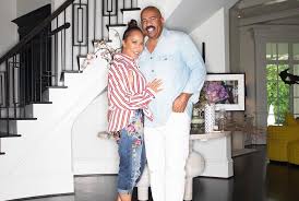 Steve harvey and his wife marjorie harvey at the 2015 miss universe pageant at planet hollywood resort & casino on december 20, 2015 in las vegas, nevada | photo: The Untold Truth Of Steve Harvey S Wife Marjorie Elaine Harvey Thenetline