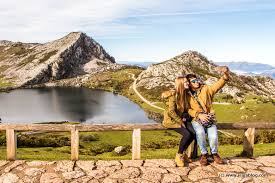 Dentro del parque se encuentra el conjunto monumental de covadonga, donde se inició la reconquista en el año 722. Como Llegar En Autobus Y Coche A Los Lagos De Covadonga Viajablog